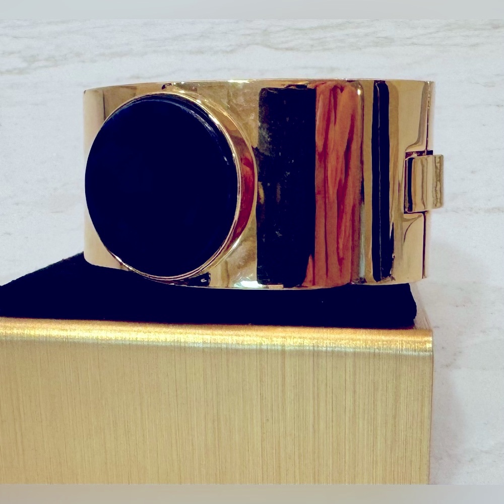 ✨ Ann Taylor Gold Tone Statement Cuff Bracelet w/ Bold Dark Blue Accent - Picture 2 of 5